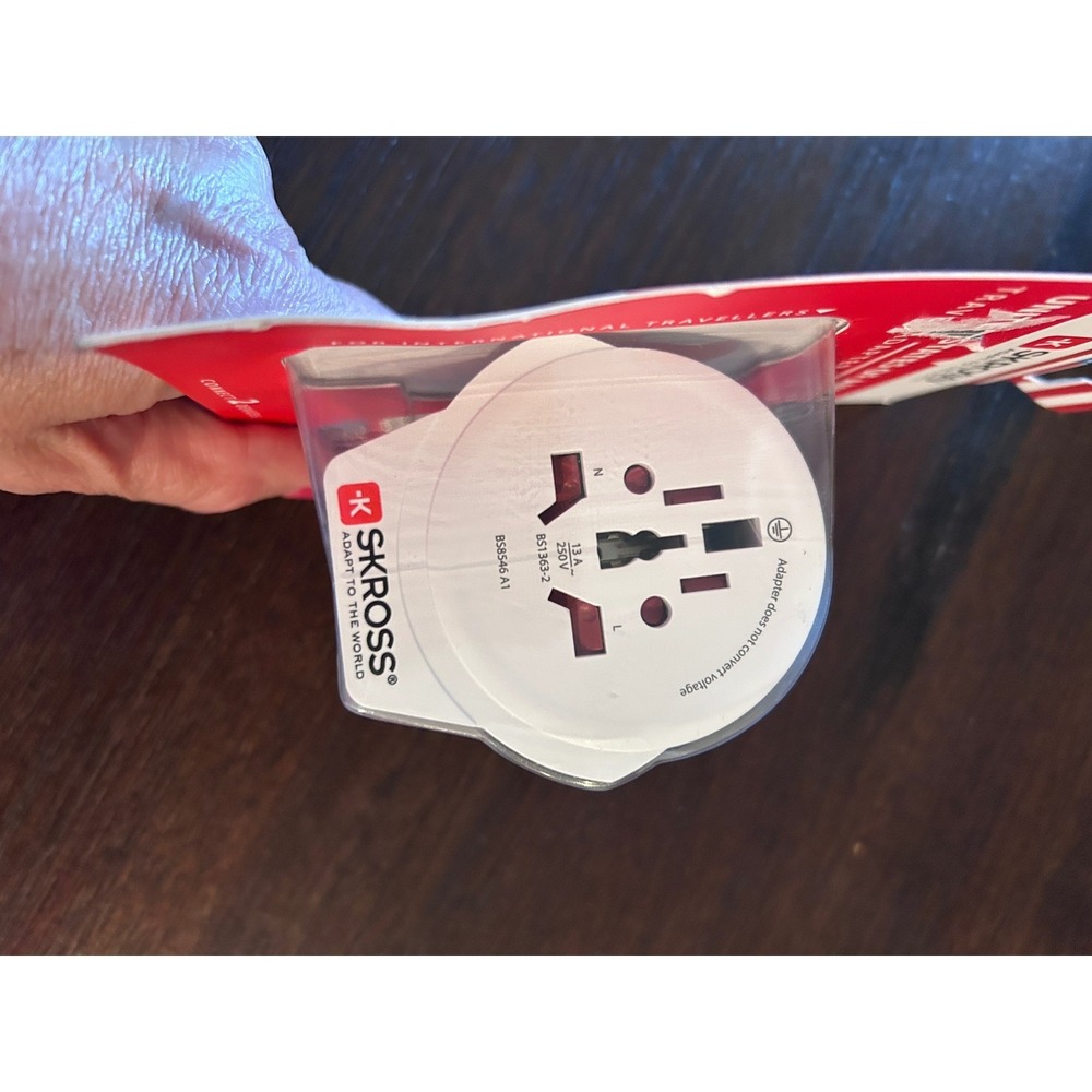 Skross World to USA USB Travel Adapter 1.302480 Type B Plug with 2.4A USB Port - Picture 2 of 4